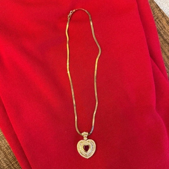 Stauer Cupid heart pendant & chain. Stunning - Picture 2 of 11